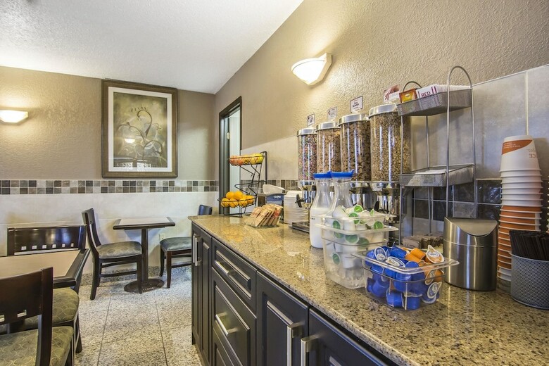 Hotel Quality Inn And Suites
