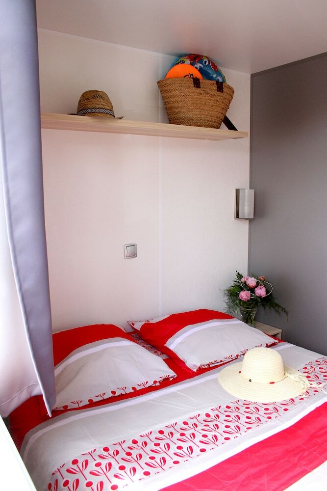 Camping Les Champs Blancs