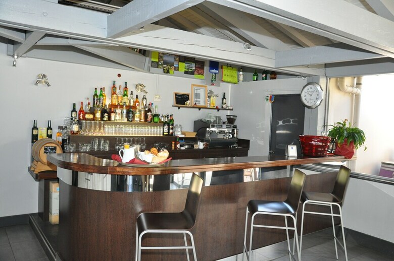Hotel Restaurant Du Pont D'ascain