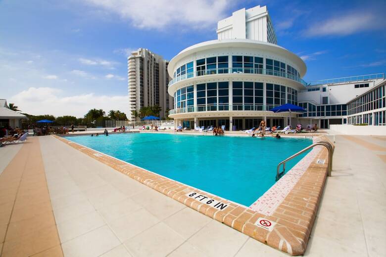 Beach Apartments By Design Suites