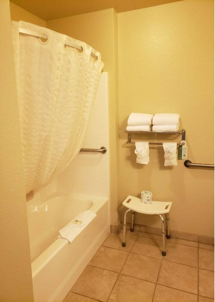 Hotel Cobblestone Inn & Suites - Cambridge