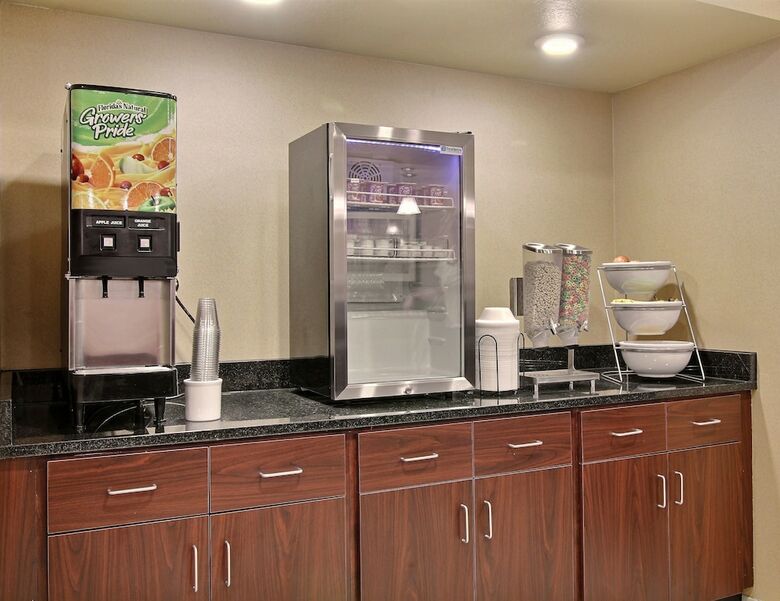 Hotel Cobblestone Inn & Suites - Linton