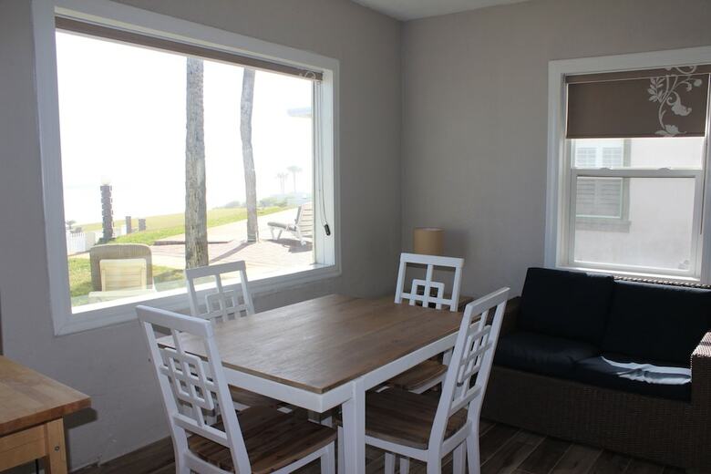 Shoreline Suites & Cabana Cottages