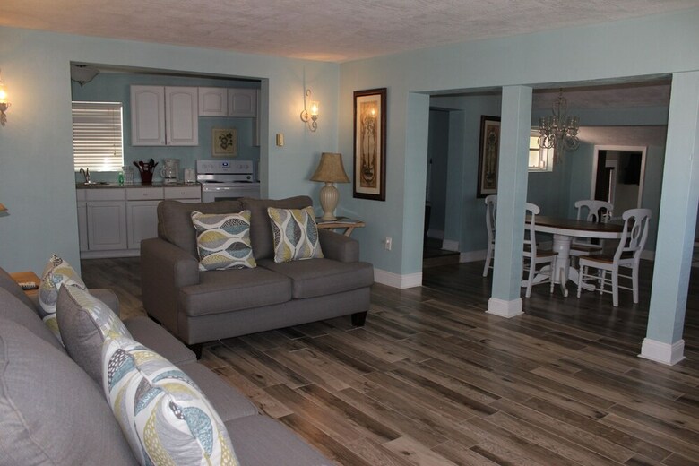 Shoreline Suites & Cabana Cottages