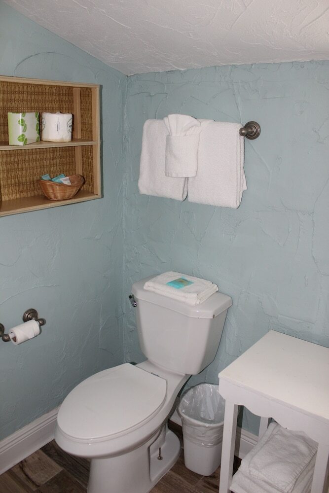 Shoreline Suites & Cabana Cottages