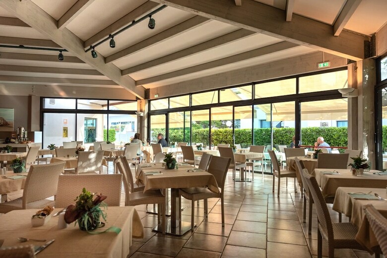 Posada Hotel Acacia Marina