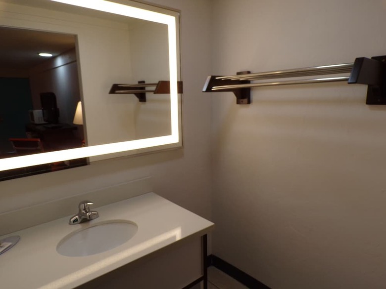 Hotel 77 Inn And Suites