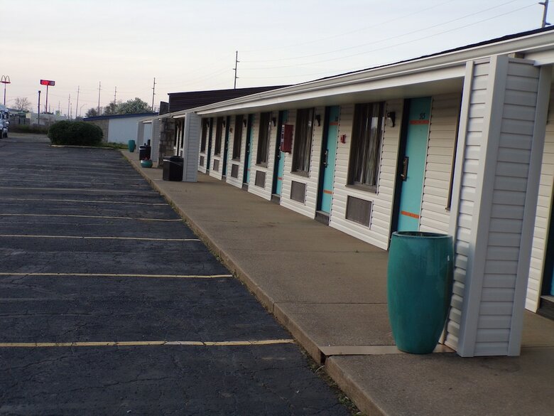 Hotel 77 Inn And Suites