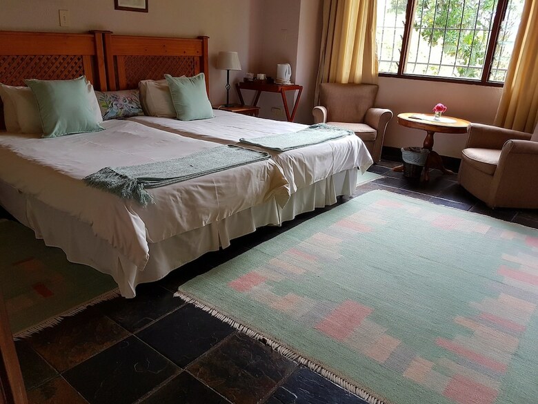 Hotel Laughing Waters Guest House