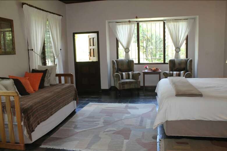 Hotel Laughing Waters Guest House