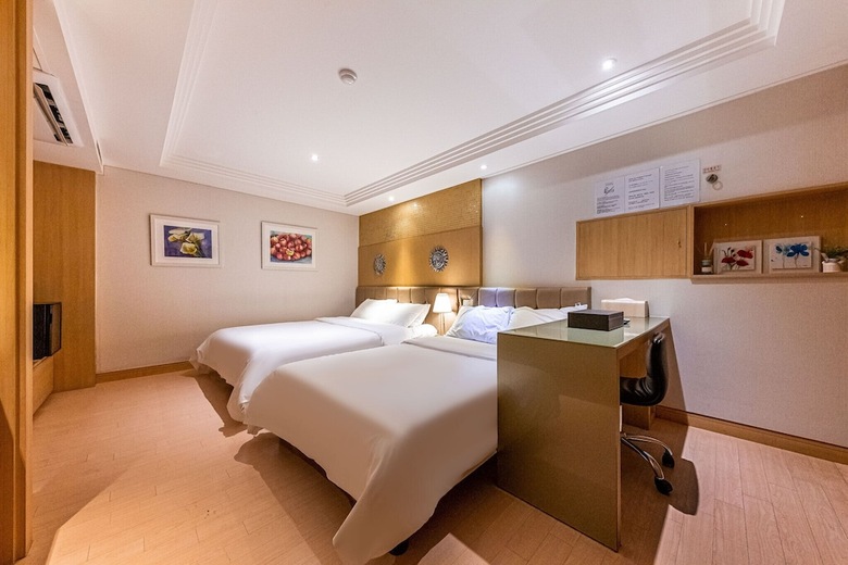 Friendly Dh Naissance Hotel By Mindrum Group