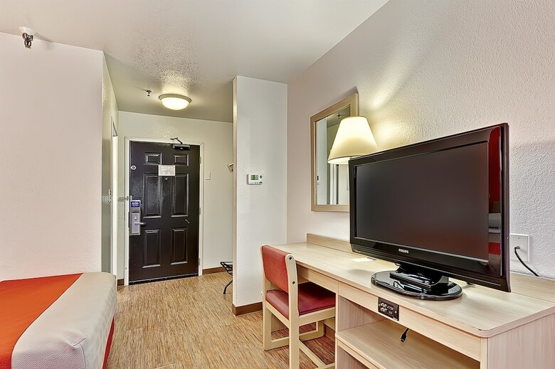 Motel 6 Chicago North - Glenview