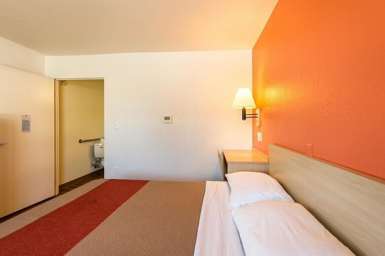 Motel 6 Reno, Nv - Virginia Plumb