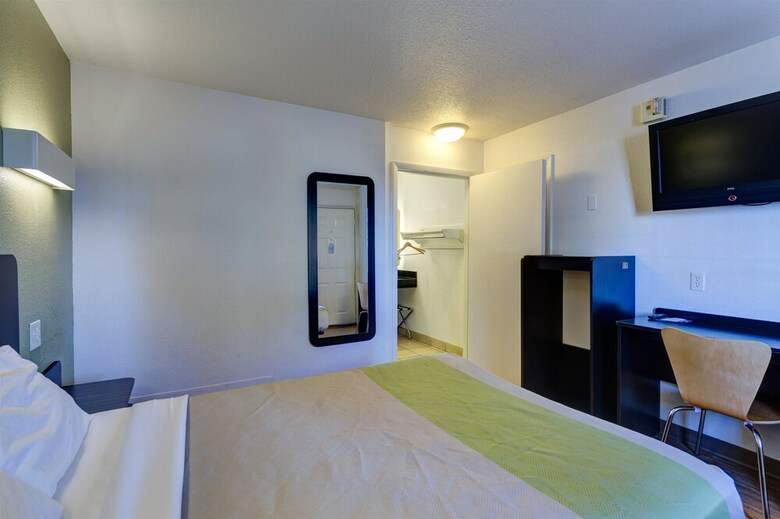 Motel 6 Bowling Green