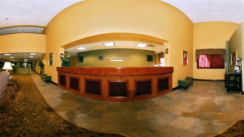 Hotel Comfort Suites Airport