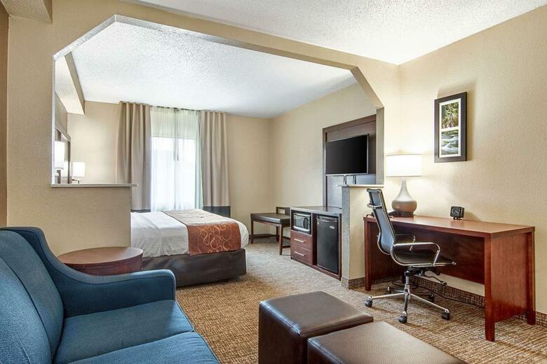 Hotel Comfort Suites Airport