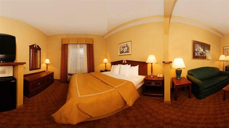 Hotel Comfort Suites Airport