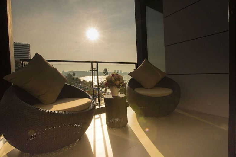 Hotel Serenotel Pattaya Beach Front
