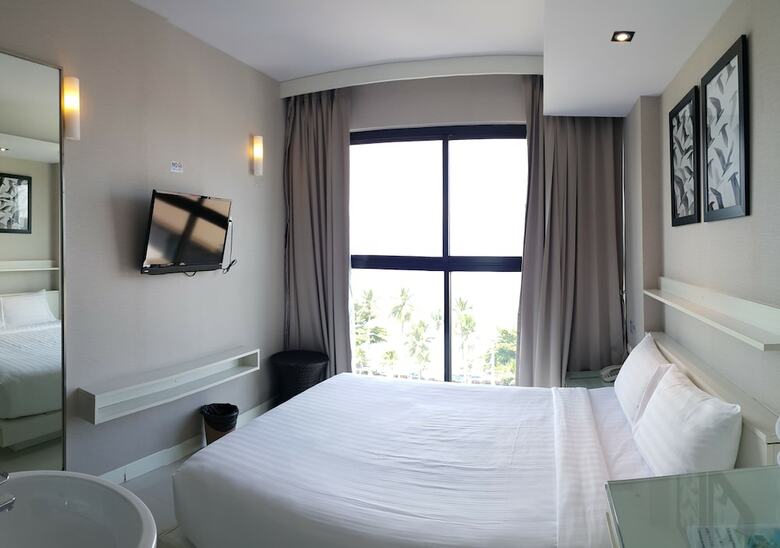 Hotel Serenotel Pattaya Beach Front