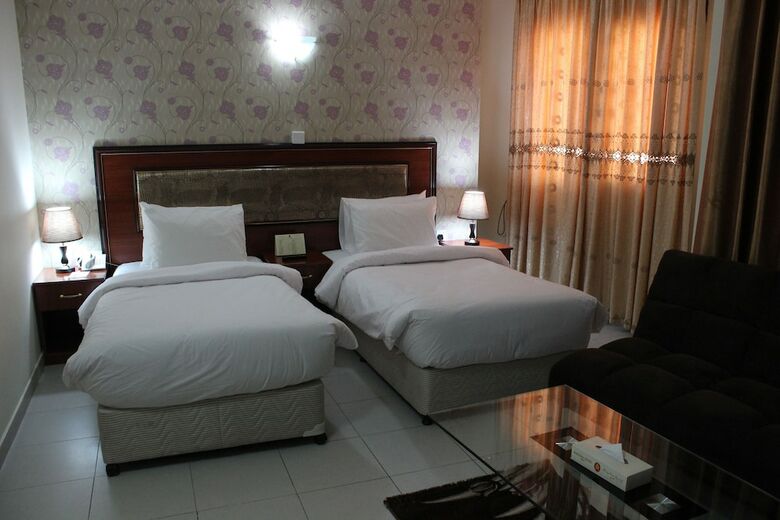 Montreal Naif Hotel