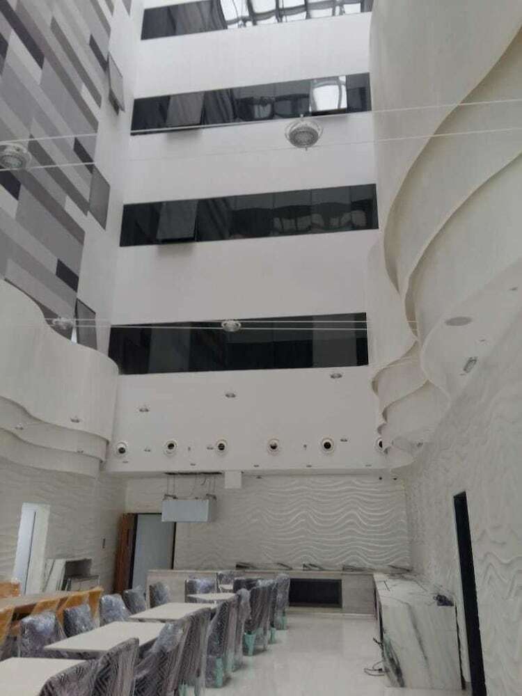 City Avenue Hotel