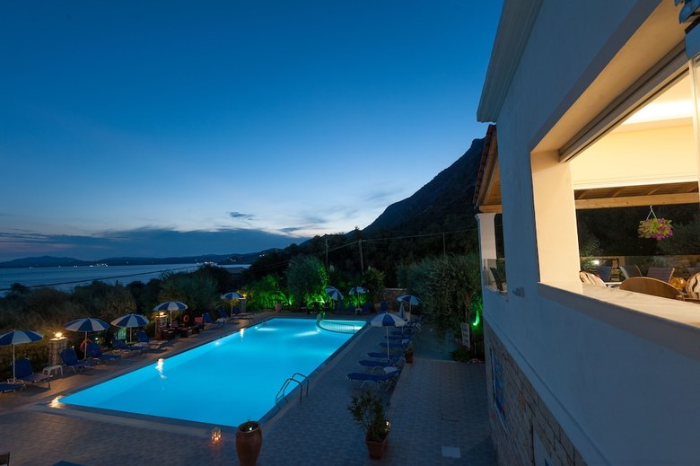 Aparthotel Crystal Blue Apartments