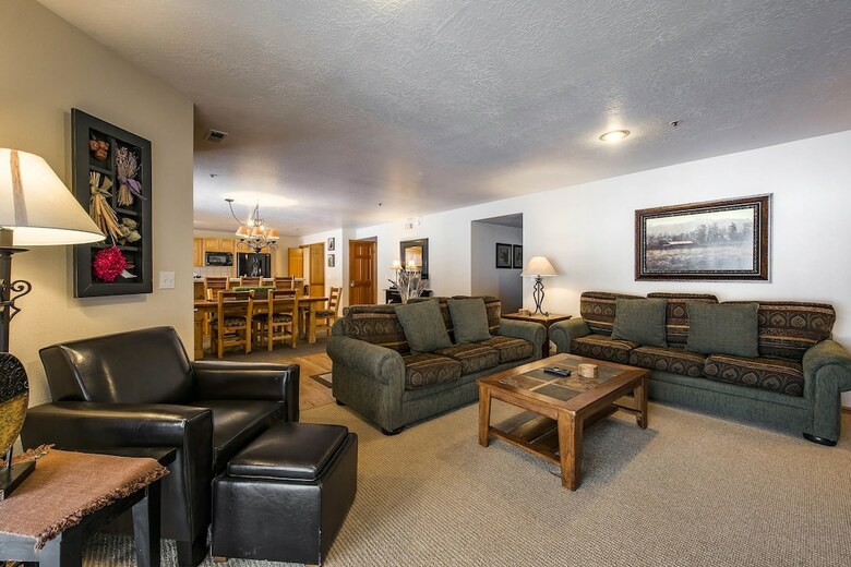 All Seasons Condominiums By All Seasons Resort Lodging