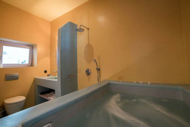 Hotel Caldera Edge Suites