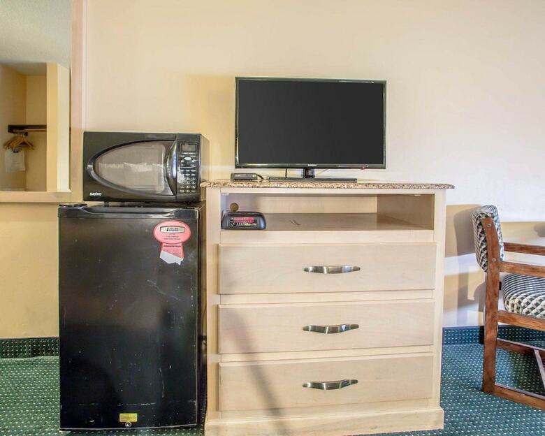 Hotel Rodeway Inn & Suites