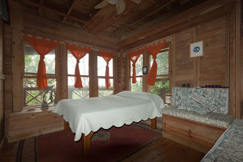 Roatan Bed & Breakfast Apartments