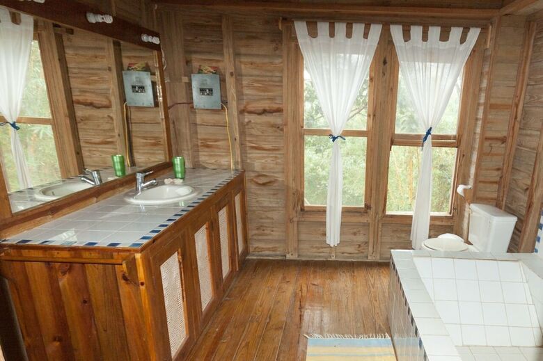 Roatan Bed & Breakfast Apartments