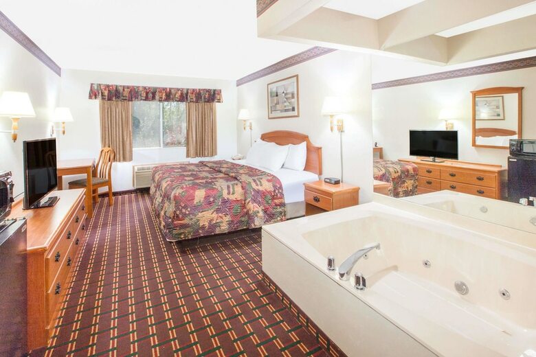 Hotel Days Inn By Wyndham Sault Ste Marie Mi