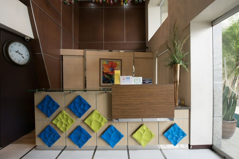 Oyo 456 Festive Hotel