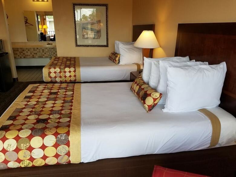 Motel Sun Inn & Suites
