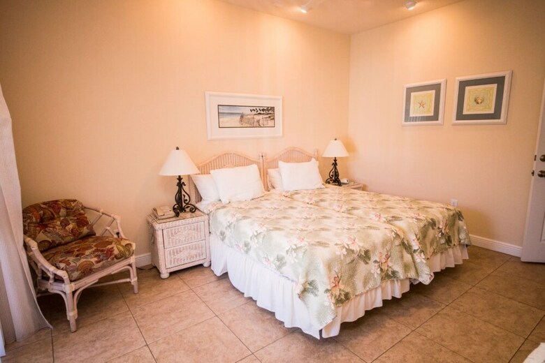 Tortuga Inn Beach Resort