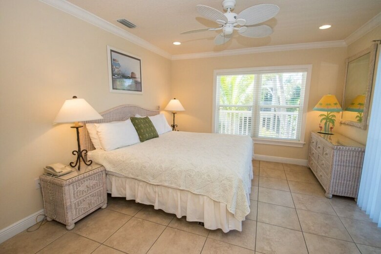 Tortuga Inn Beach Resort