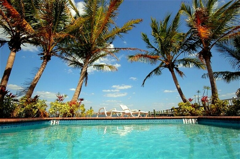 Tortuga Inn Beach Resort