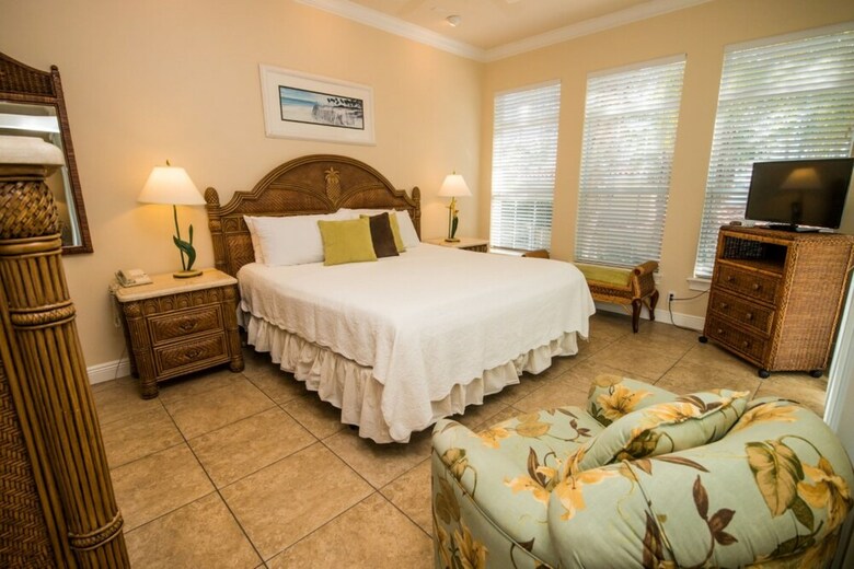 Tortuga Inn Beach Resort