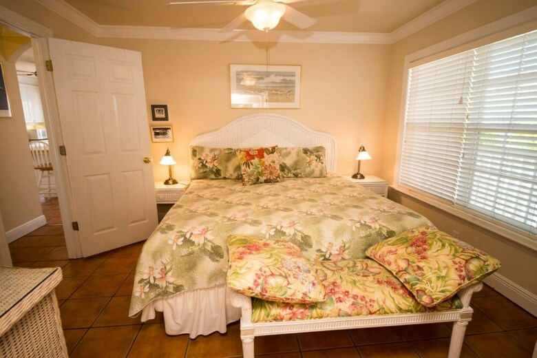 Tortuga Inn Beach Resort