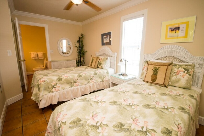 Tortuga Inn Beach Resort