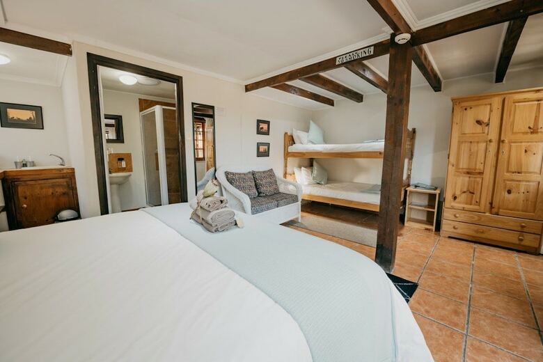 Hotel The Village Lodge