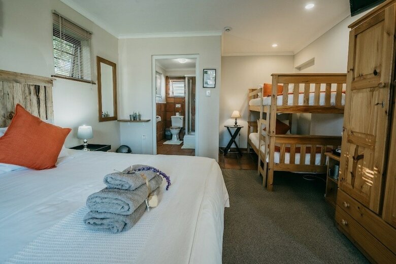 Hotel The Village Lodge