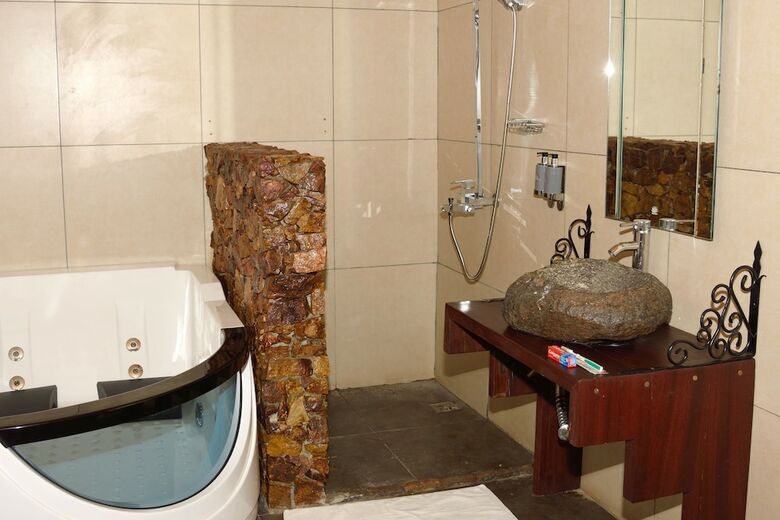 Hotel Lake Safari Lodge