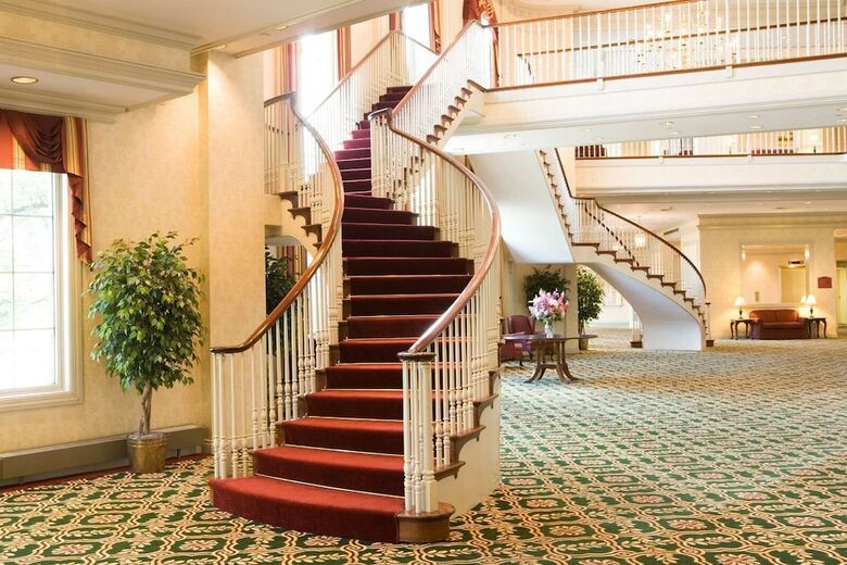 Radisson Hotel And Suites Chelmsford / Lowell