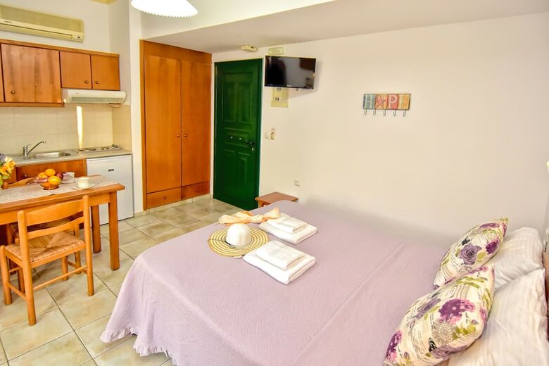 Aparthotel Aspri Petra