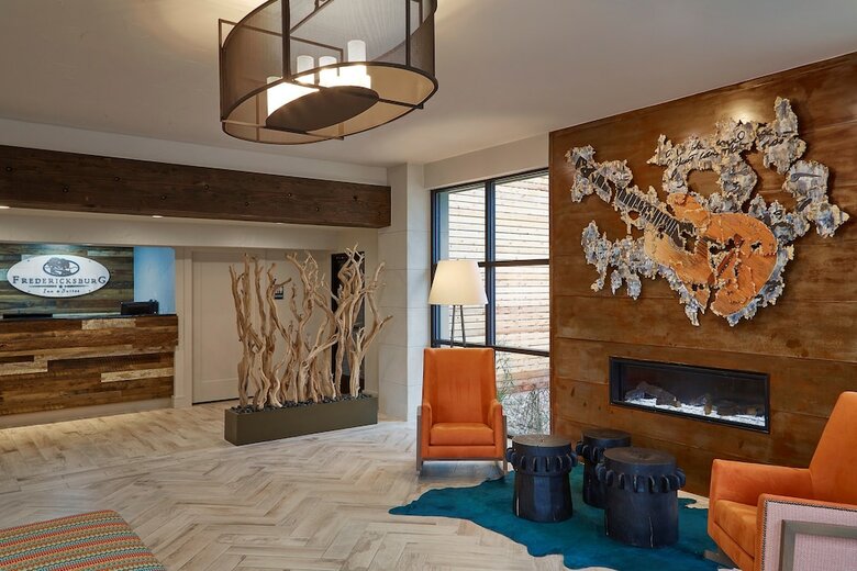 Hotel Fredericksburg Inn & Suites