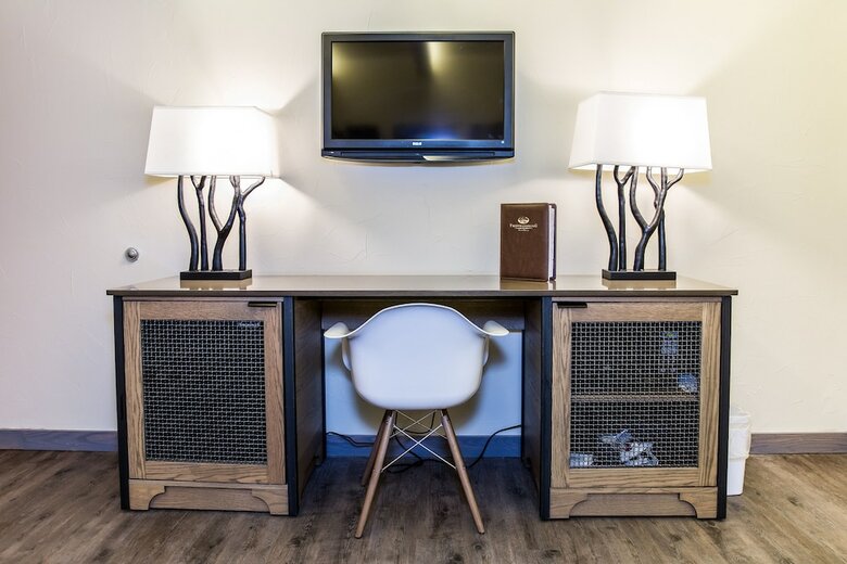 Hotel Fredericksburg Inn & Suites