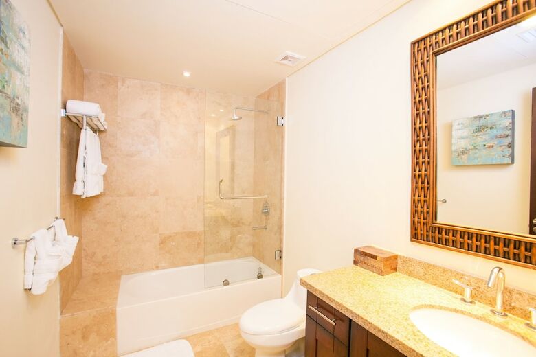 Hotel Grand Roatan Caribbean Resort
