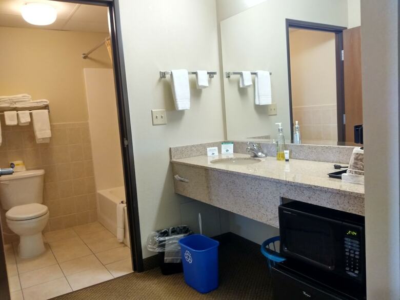 Madelia Hotel & Suites