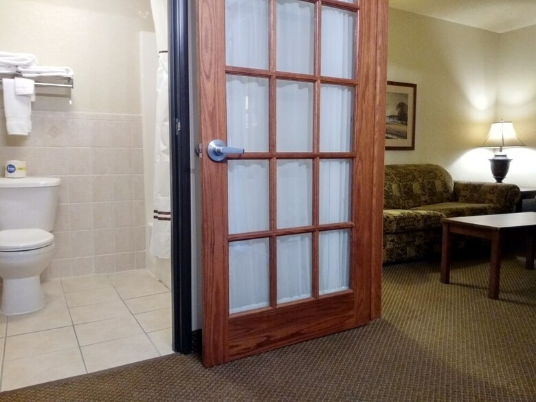 Madelia Hotel & Suites